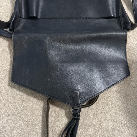 Enat Leather Foldover Tassle Crossbody Purse Black Ethiopia Adjust Strap-10x7”